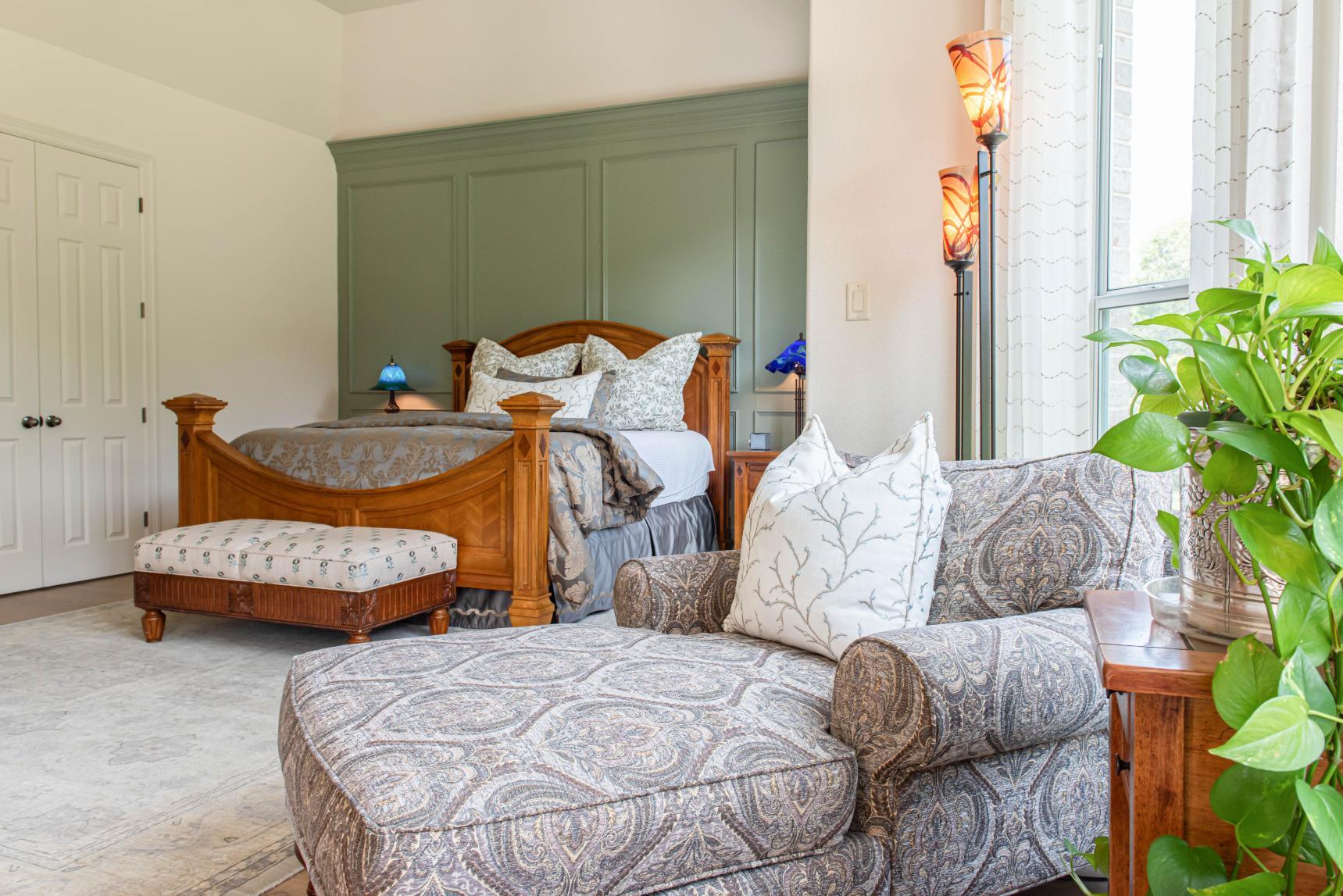Master Bed from chaise to Bed wall Master Bed from chaise to Bed wall